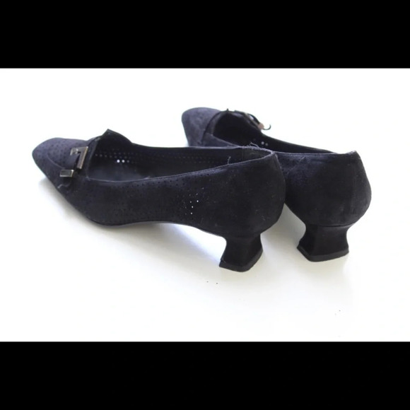 Stuart Weitzman low pumps - Picture 6 of 12